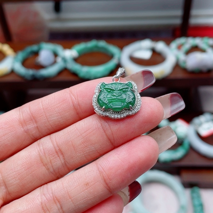 翡翠未镶嵌手链吊坠