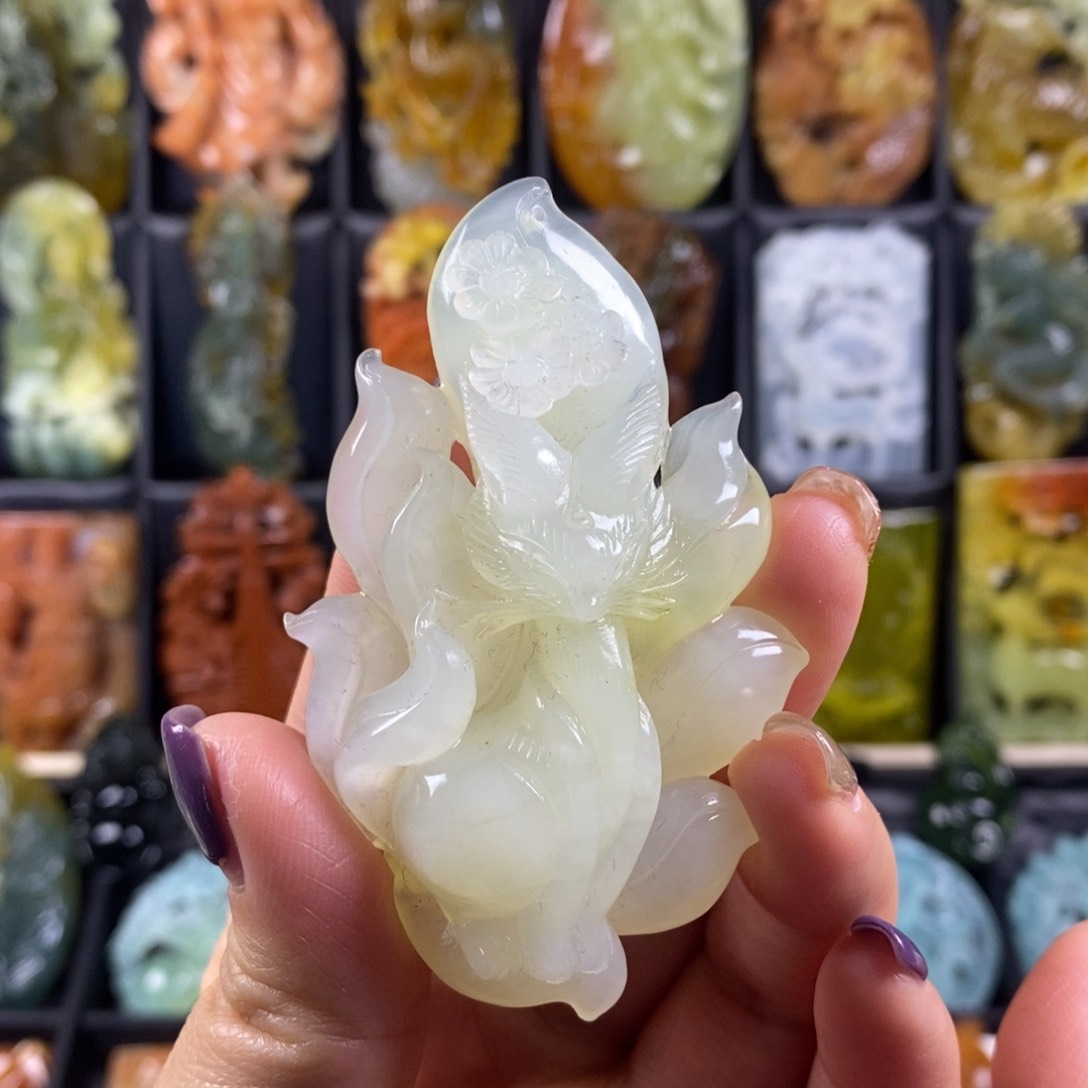 蛇纹石玉颈饰合金