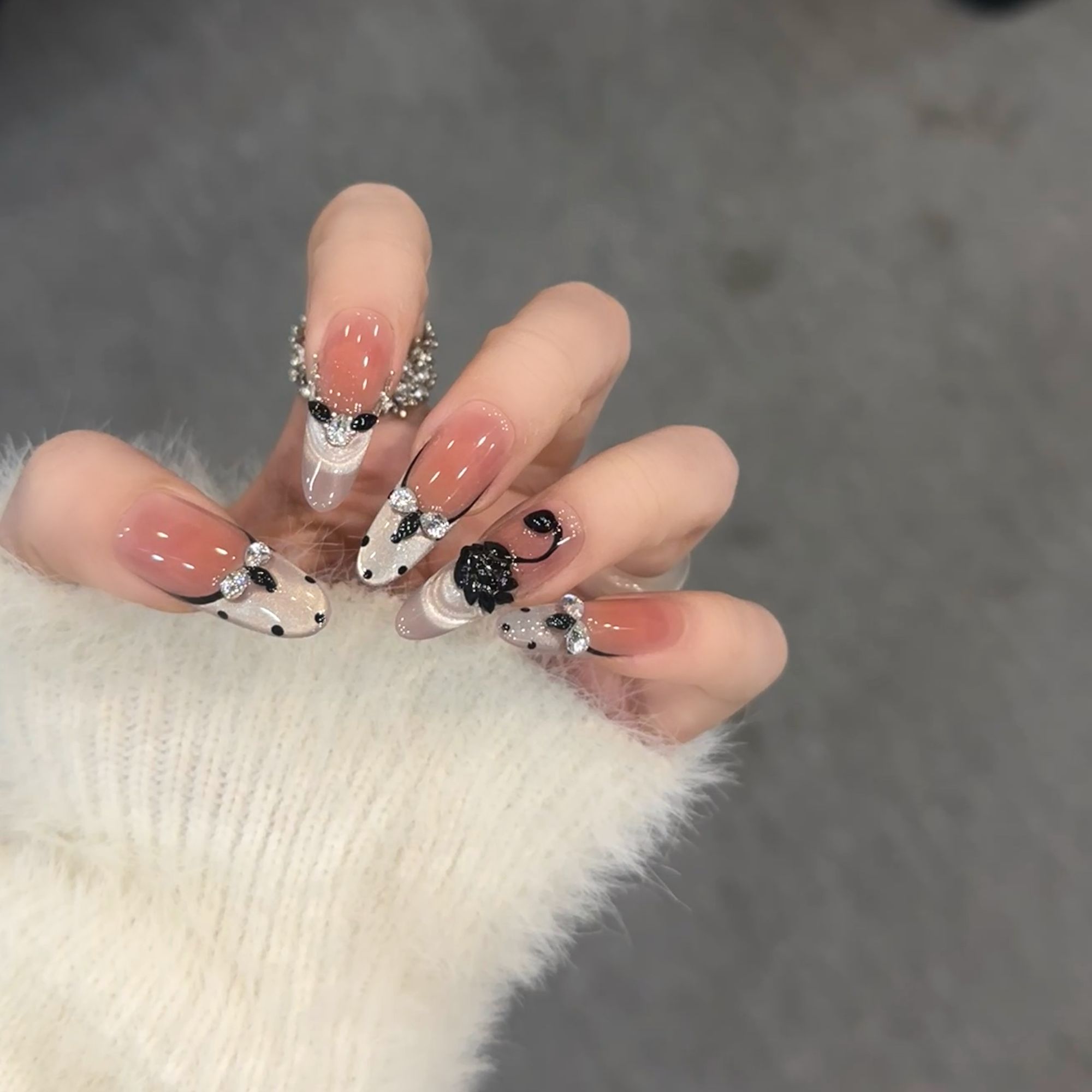 【黑天鹅】-小香风冬季显白款超精致黑天鹅系类纯手工穿戴甲