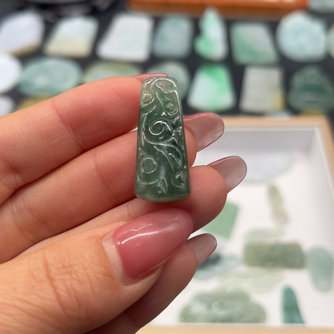 【闪购商品】翡翠颈饰未镶嵌仿古牌