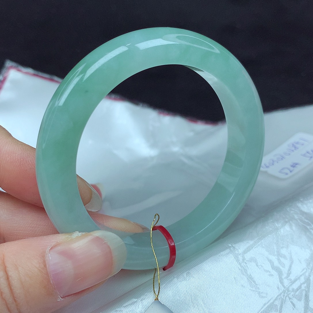 翡翠手镯未镶嵌吃****斤52圈851