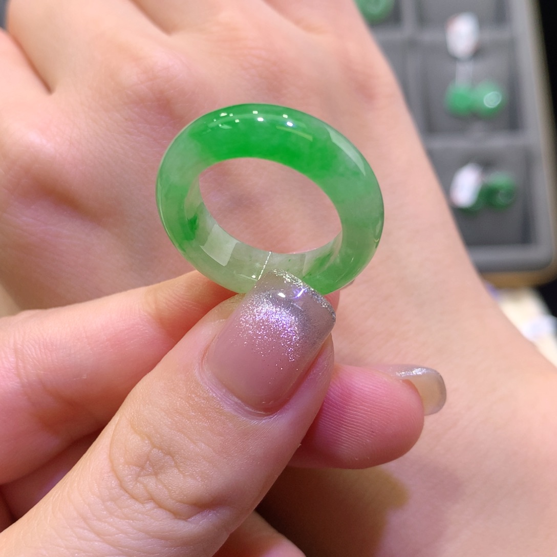 翡翠戒指未镶嵌翡翠