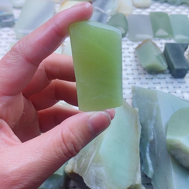 和田玉青黄口未镶嵌阿*哥