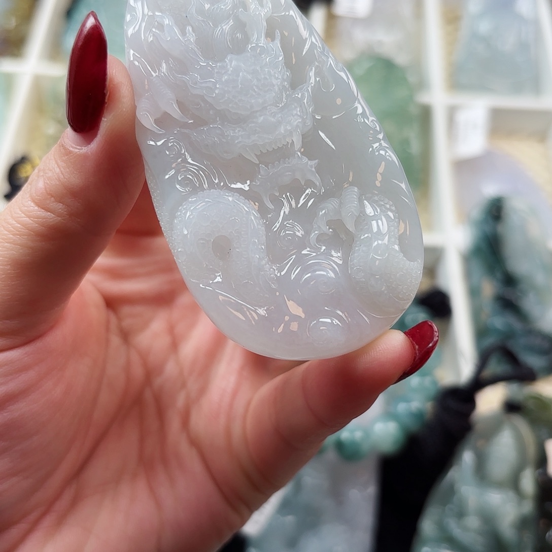 翡翠颈饰未镶嵌重*龙