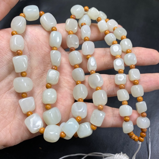 和田玉白玉款随型珠链 64周长 多样性发其一