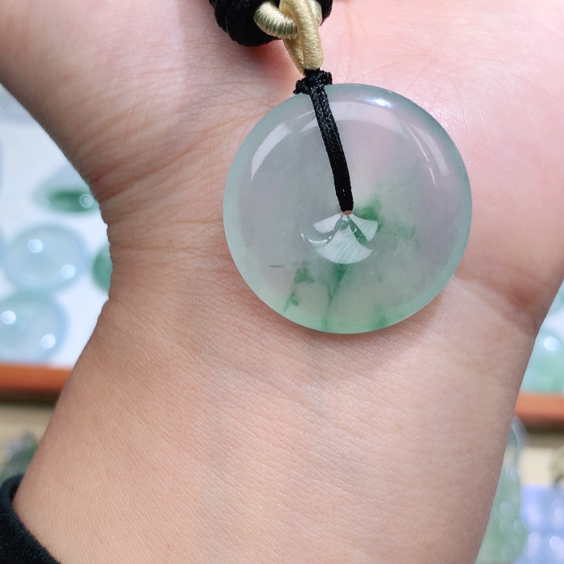 【闪购商品】翡翠颈饰未镶嵌平安扣