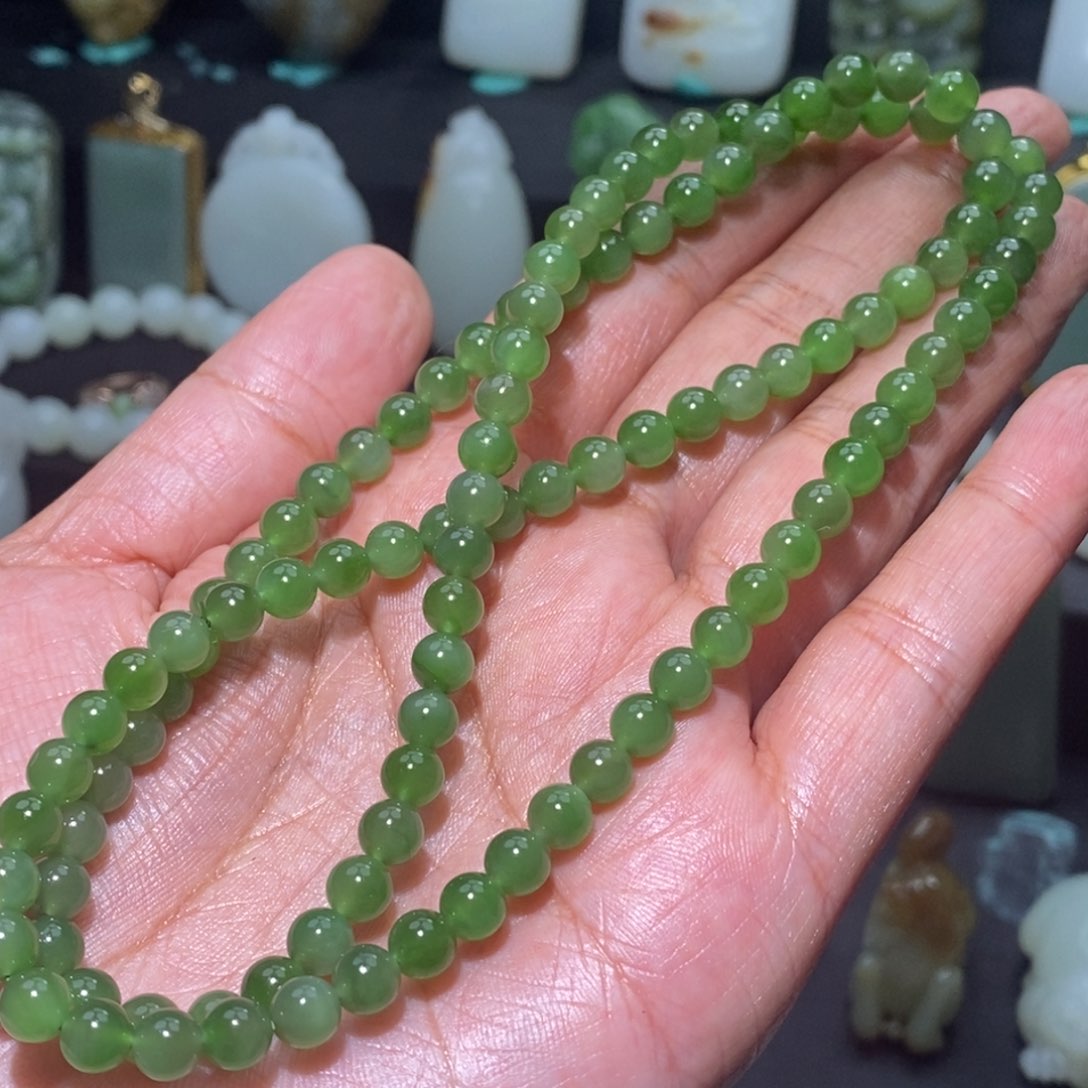 和田玉卡6.108苹果绿无黑点未镶嵌