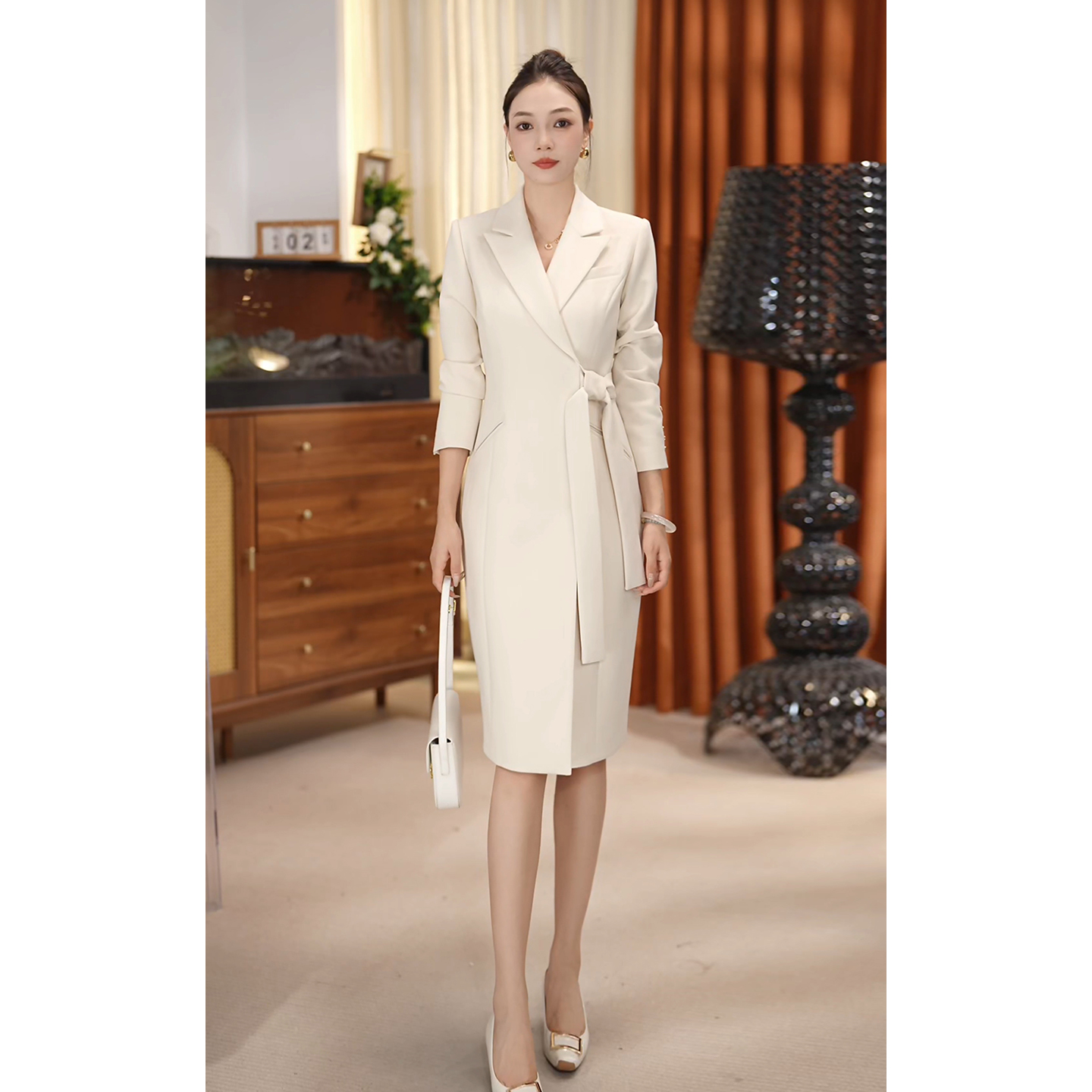 2025秋季新款上新白色气质优雅连衣裙显瘦高腰修身轻奢女神PL2055