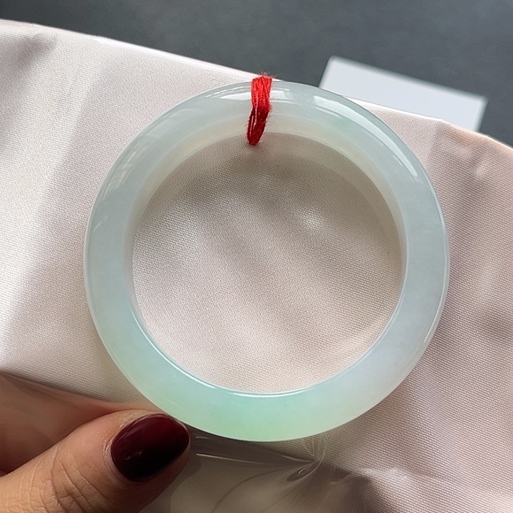 翡翠未镶嵌手镯53。