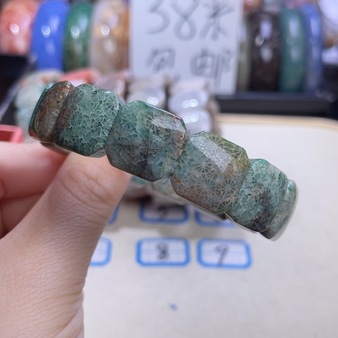 未镶嵌手镯硅化玉