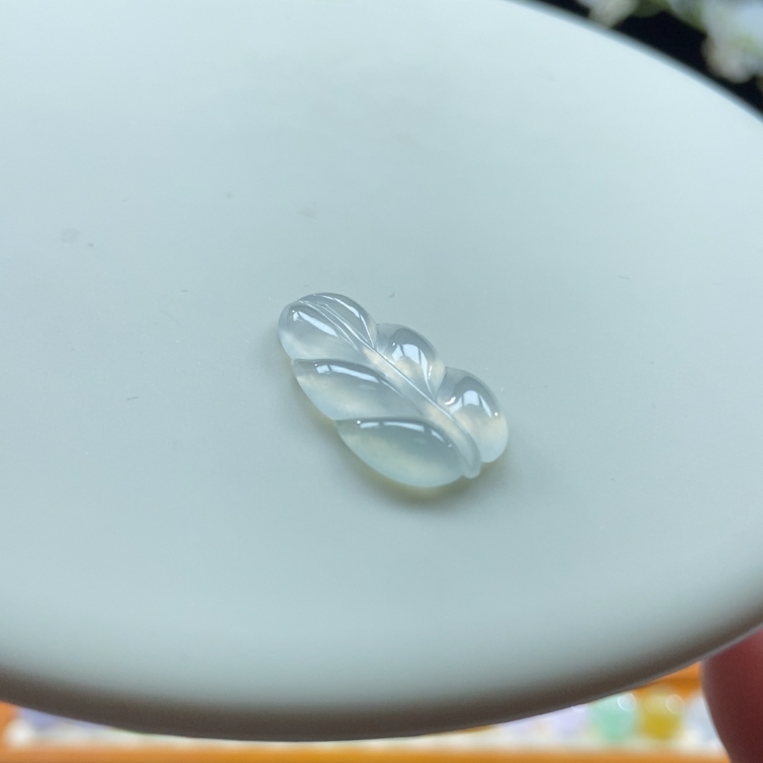 翡翠颈饰未镶嵌翡翠高冰树叶