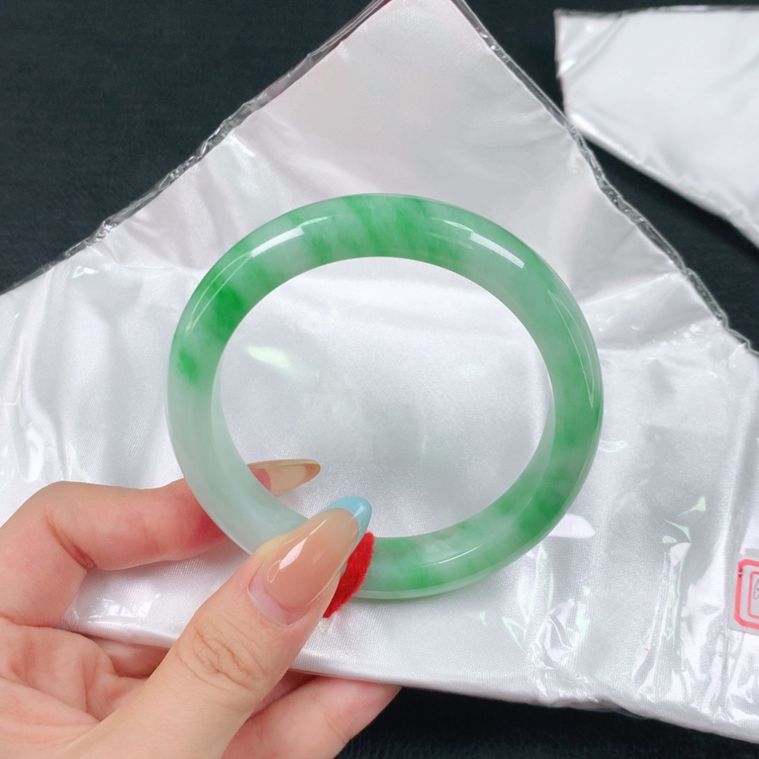 朱***仙翡翠手镯未镶嵌天然翡翠手镯04