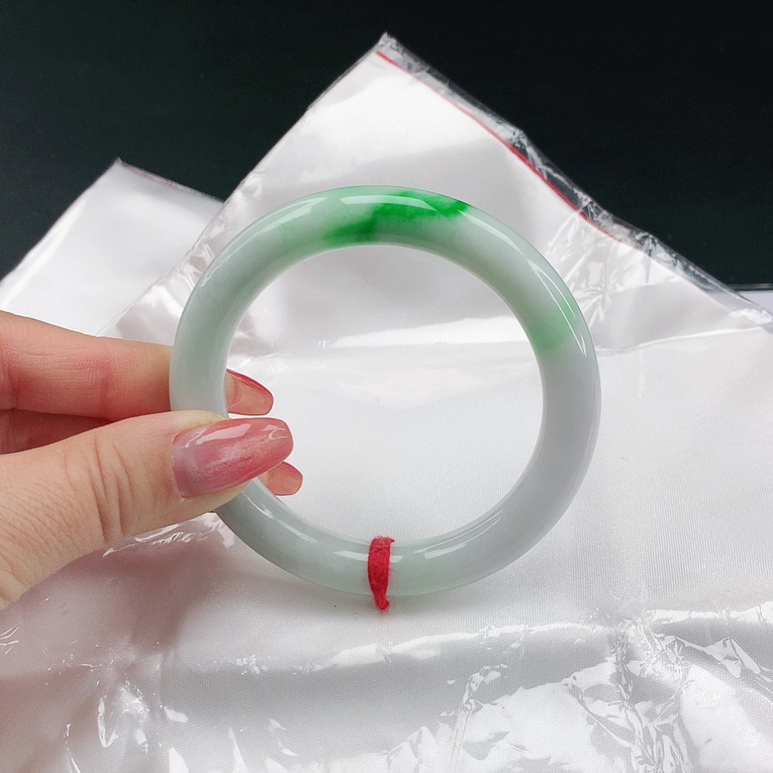 翡翠手镯未镶嵌翡翠093