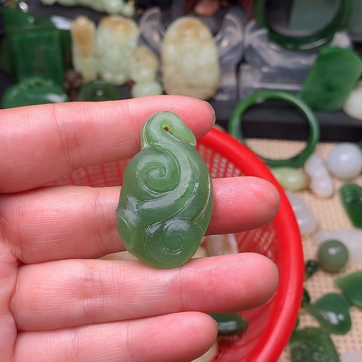 和田玉颈饰未镶嵌转**路