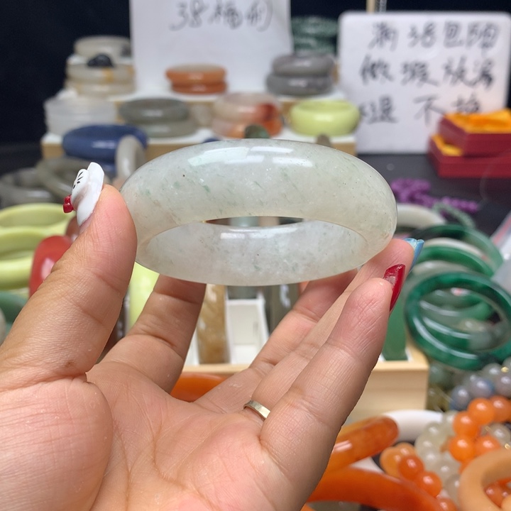 石英质玉手镯未镶嵌