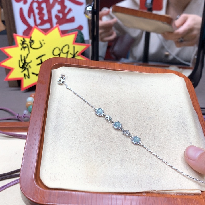 石英质玉合金颈饰