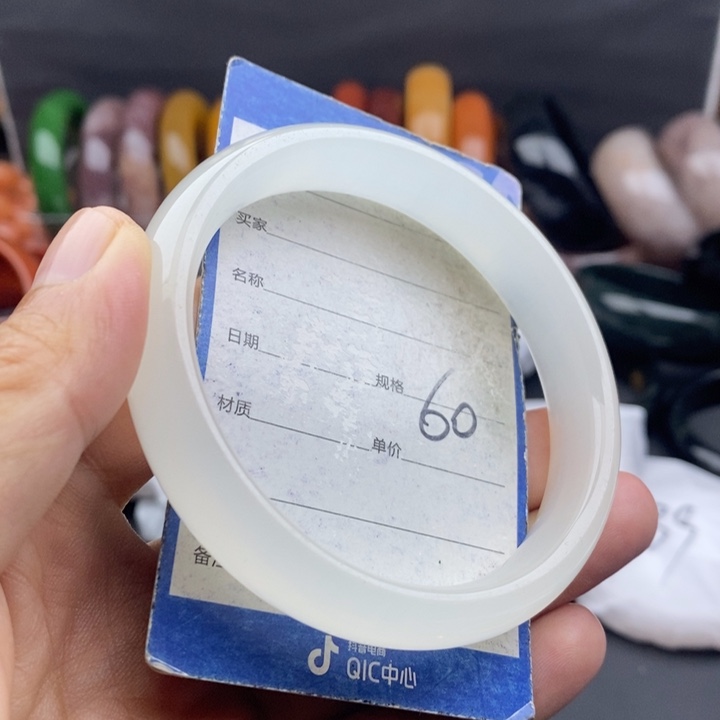 未镶嵌手镯石英质玉