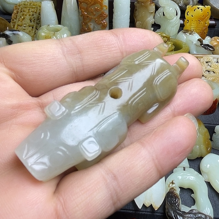 颈饰未镶嵌和田玉