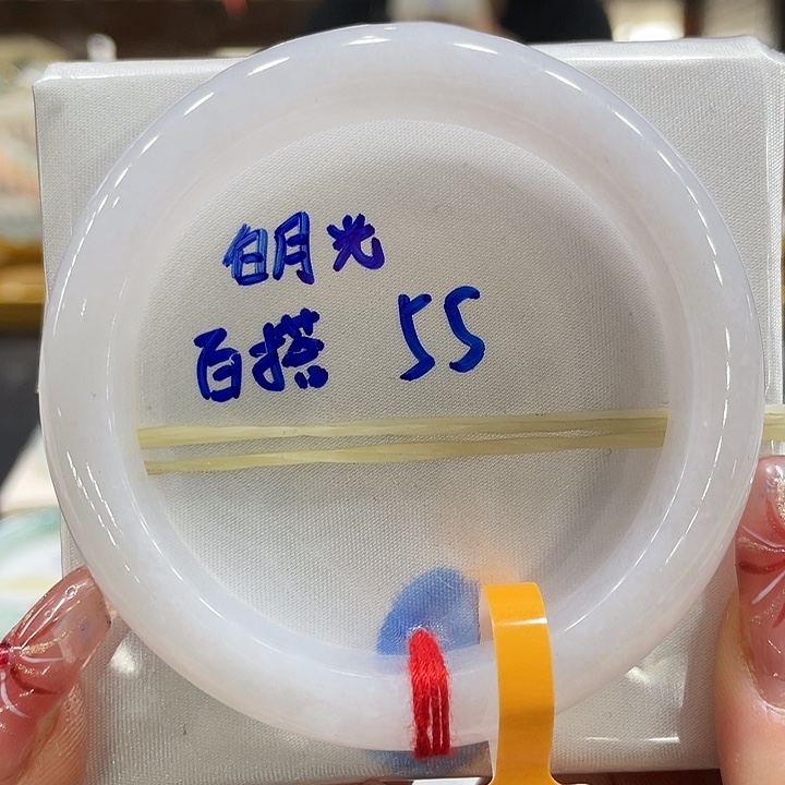 翡翠手镯未镶嵌翡翠手镯