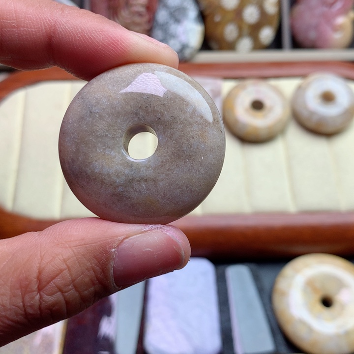 硅化珊瑚（珊瑚玉）颈饰未镶嵌