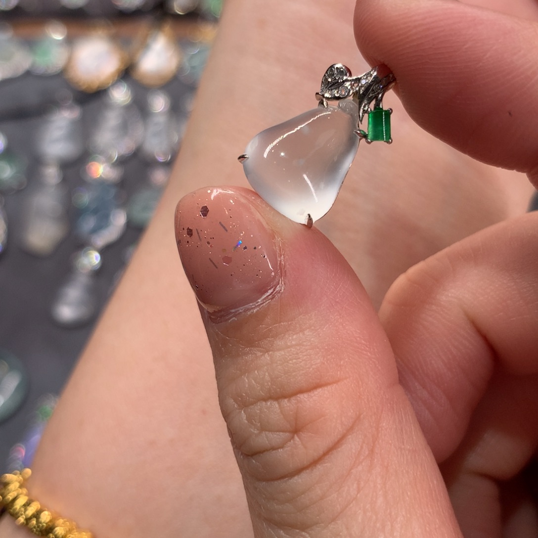 翡翠颈饰18K金镶嵌吊坠