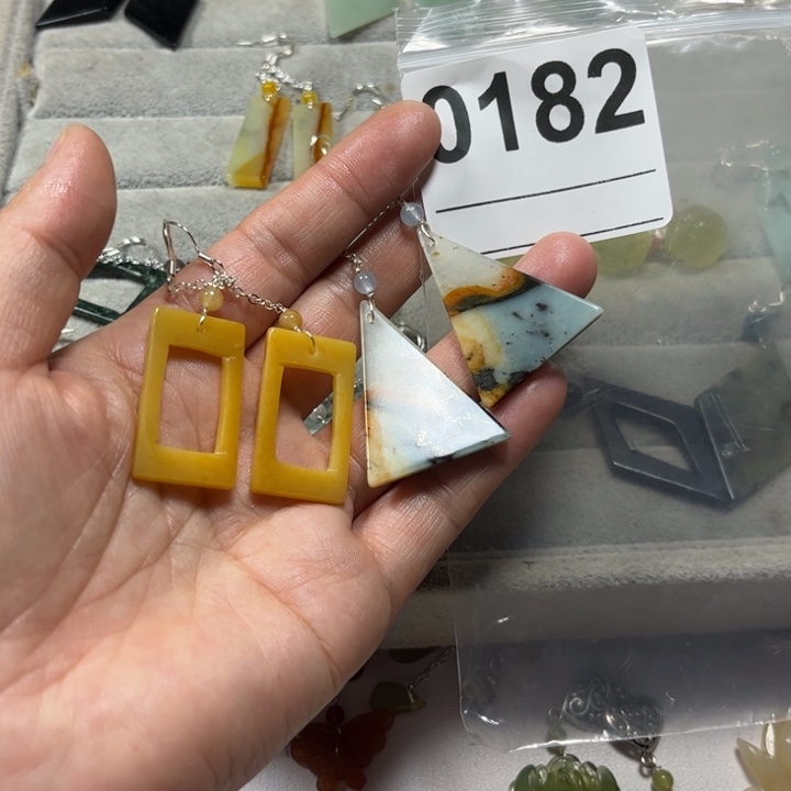 8***)蛇纹石玉合金耳饰