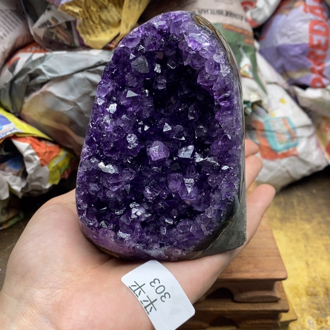 紫晶乌拉圭未镶嵌