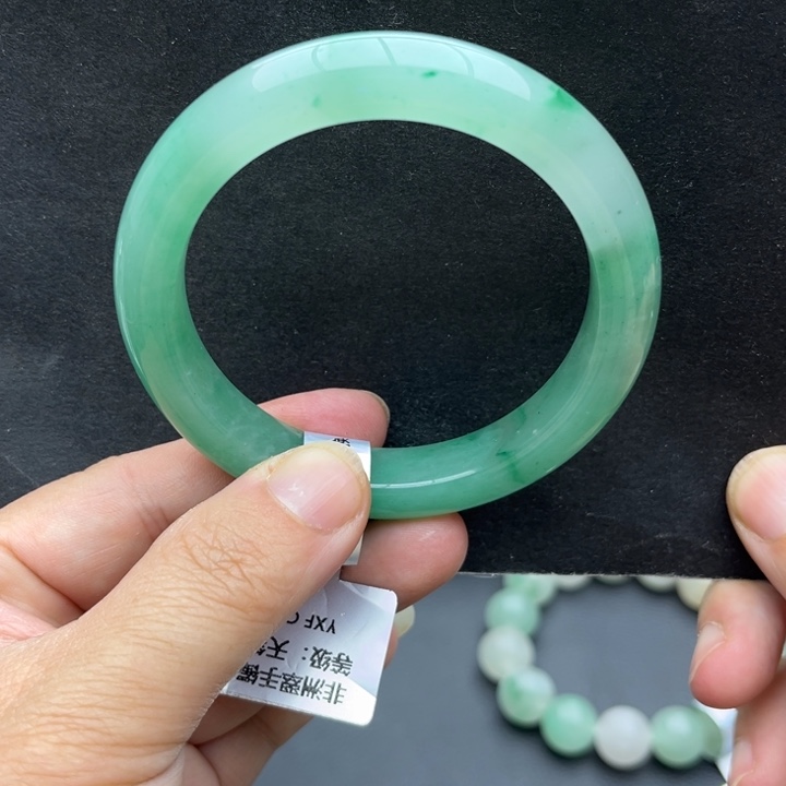 石英质玉未镶嵌手镯56