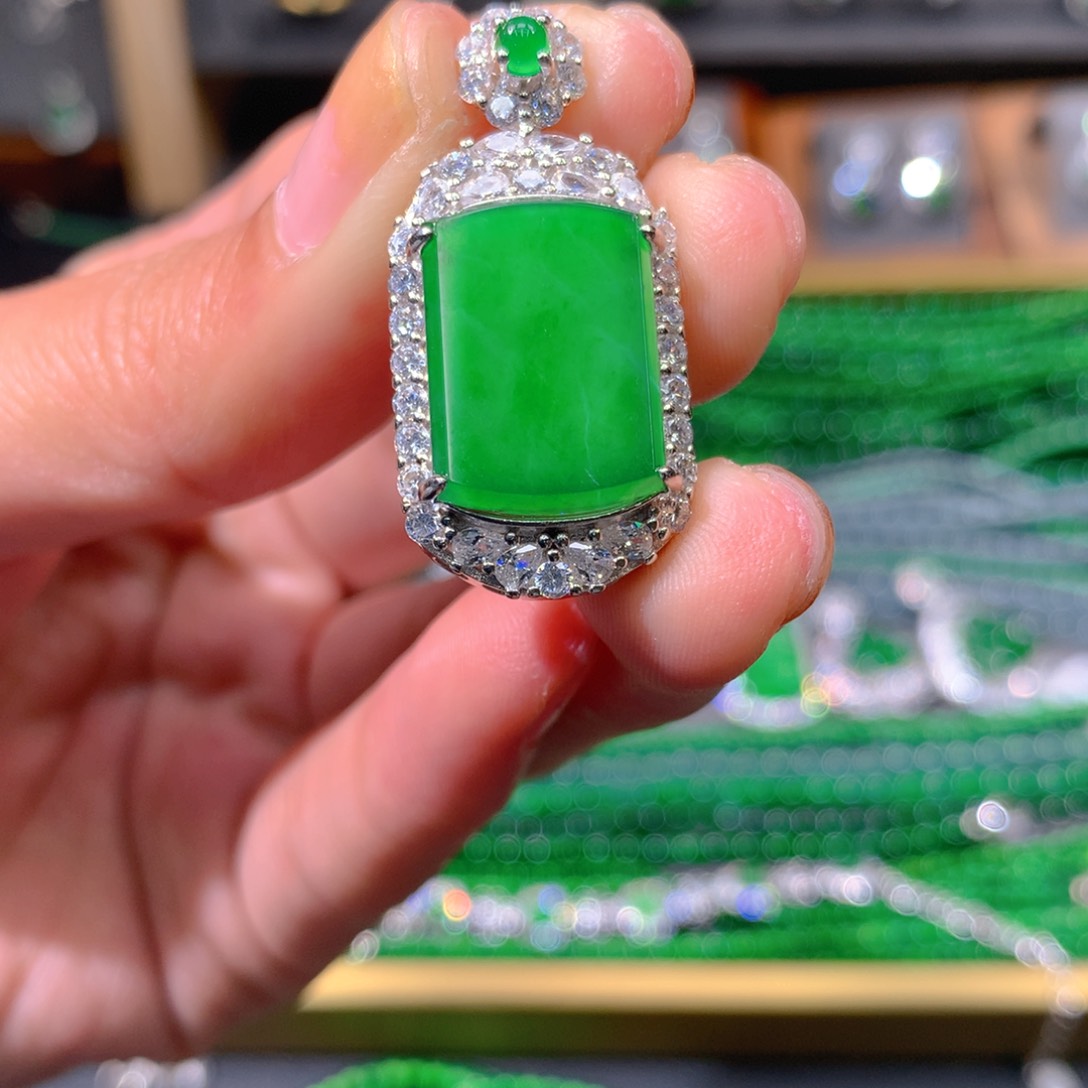 翡翠手链未镶嵌天然翡翠