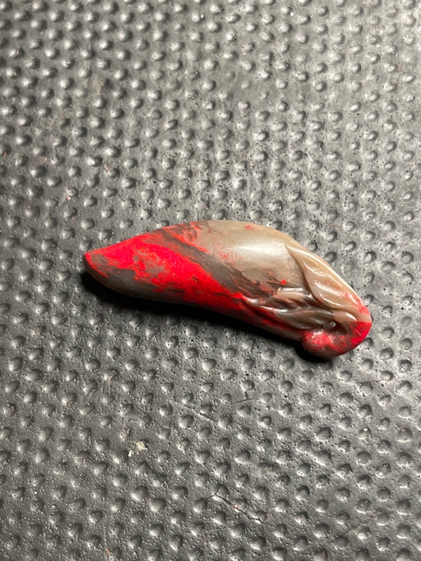 昌化鸡血石挂件。