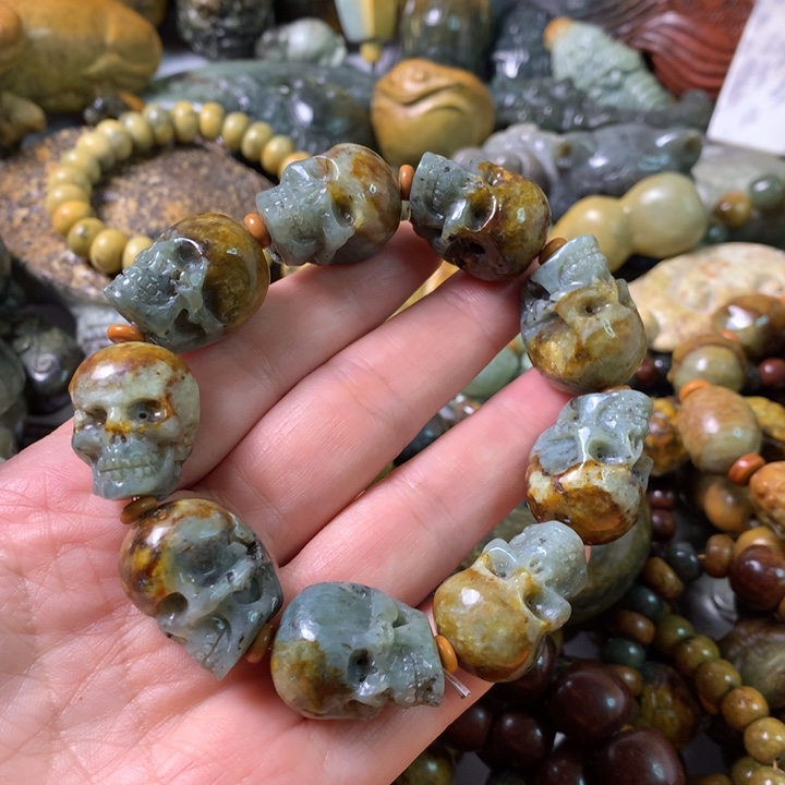 未镶嵌岫岩河磨玉（透闪石质玉）挂件