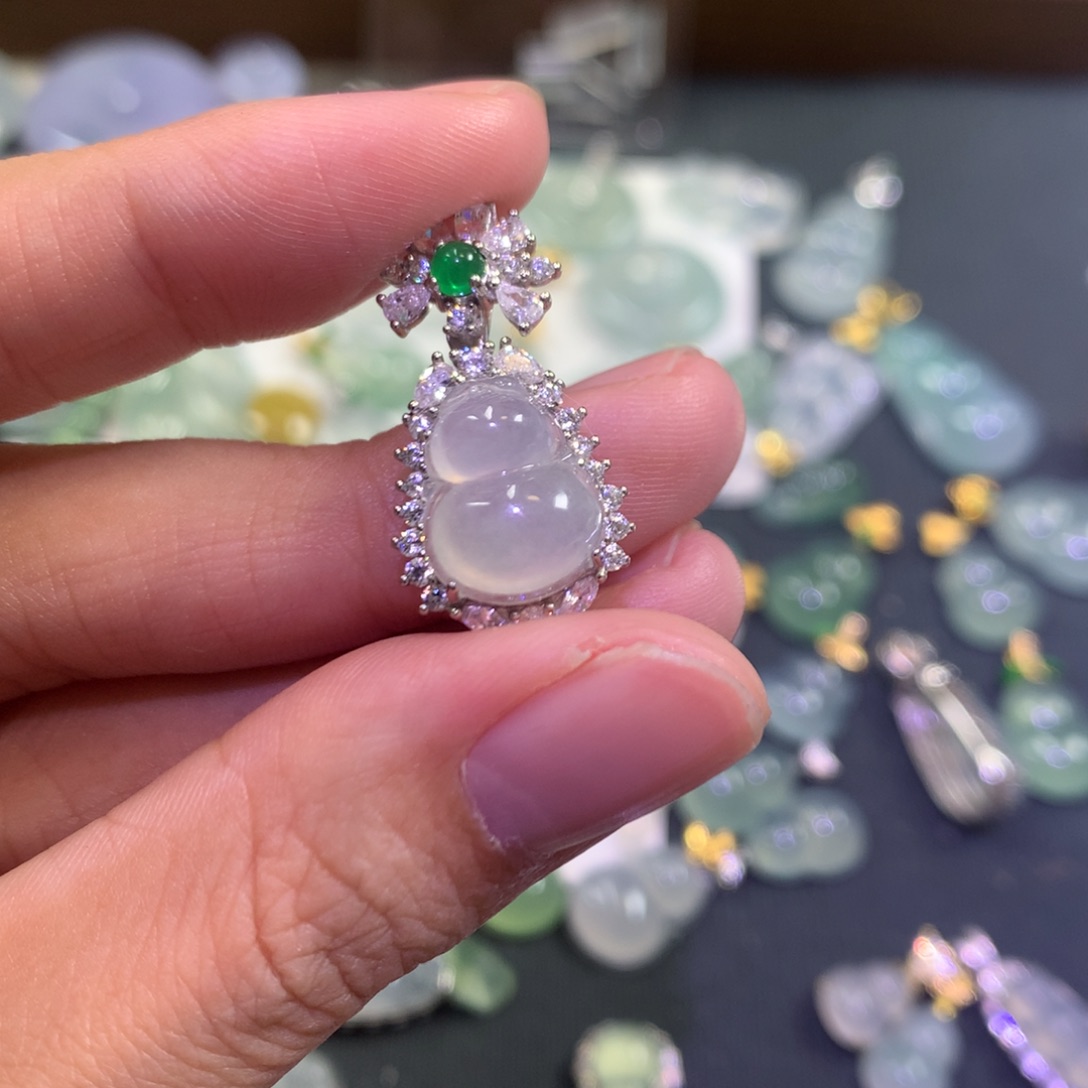 翡翠银S925镶嵌颈饰冰葫芦