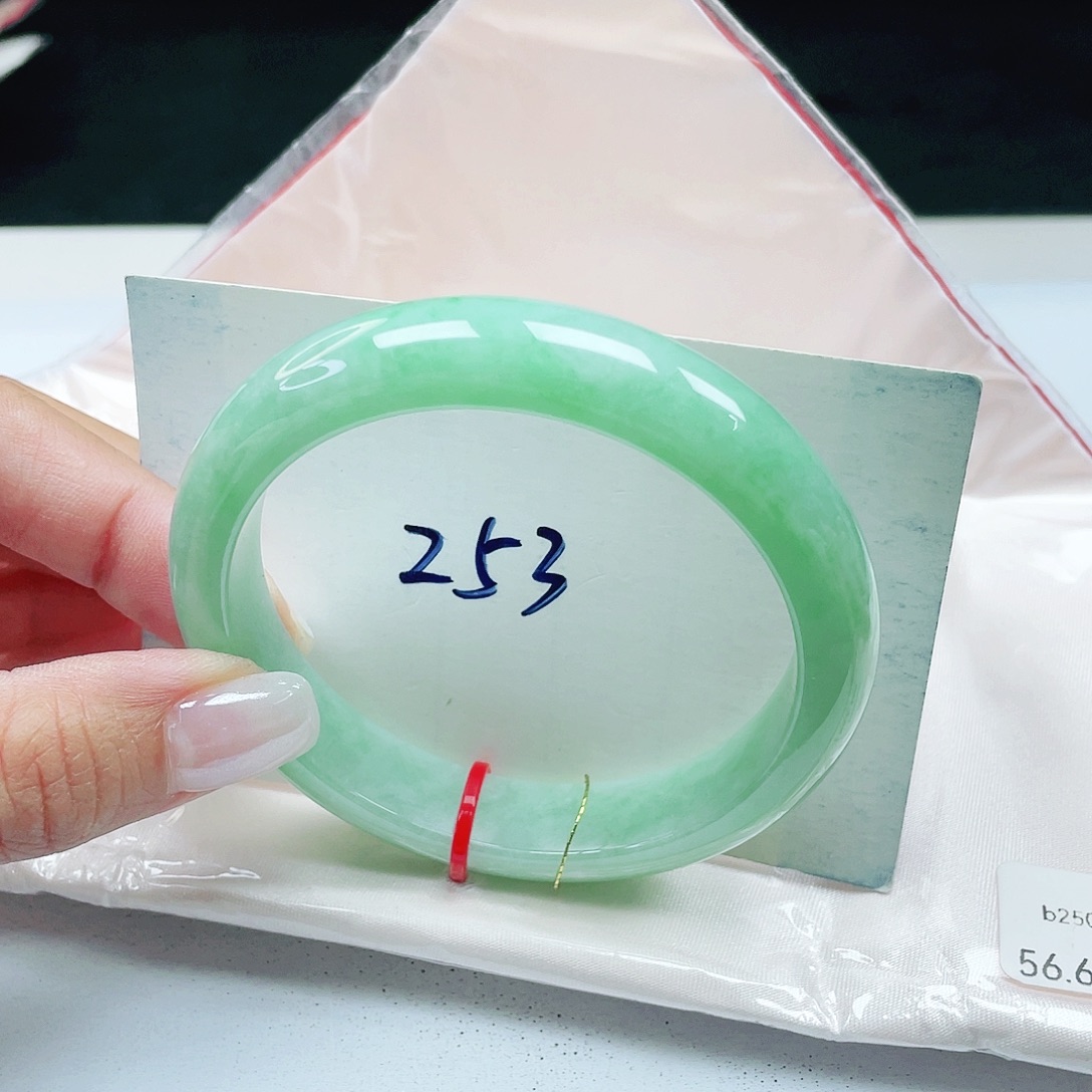 翡翠未镶嵌手镯 正圈56+