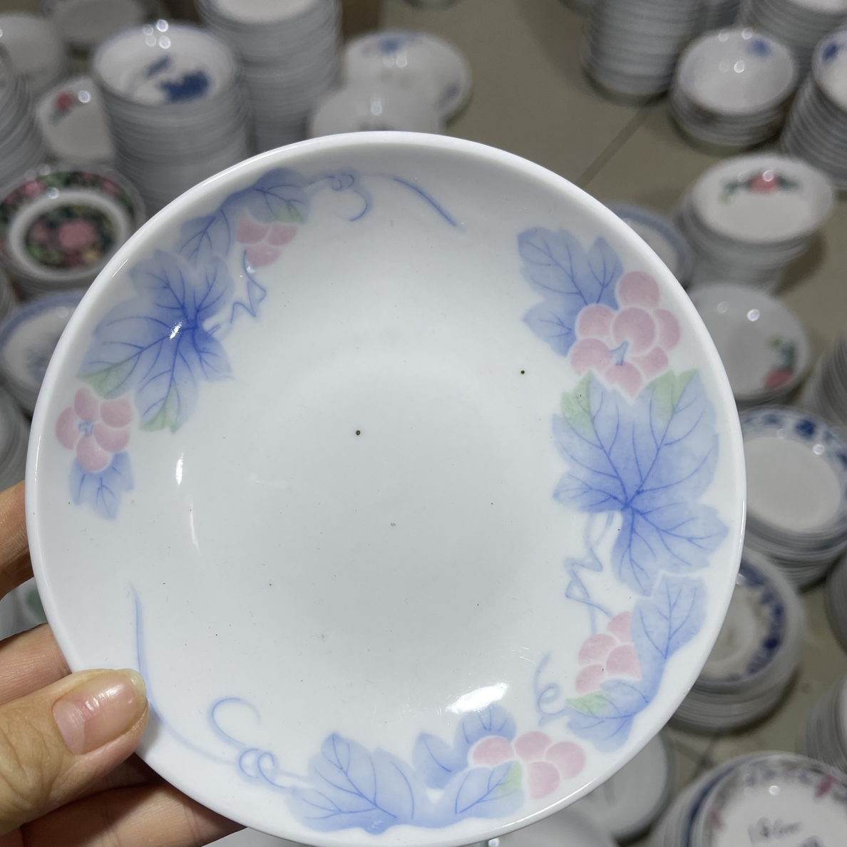 群力老库存釉下葡萄纹14厘米窝盘 微瑕瓷润耐用高温好瓷