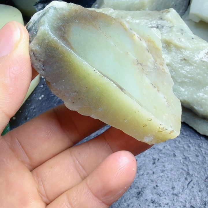 和田玉（糖玉）未镶嵌珠宝奇石