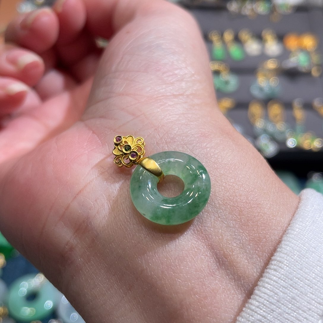 翡翠颈饰18K金镶嵌冰飘花甜甜圈