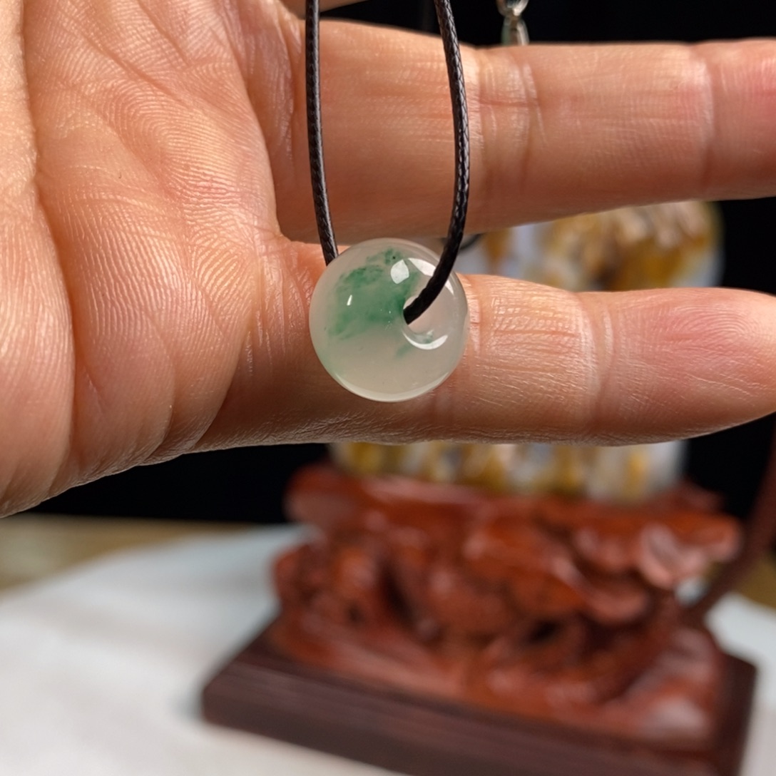 石英质玉未镶嵌颈饰