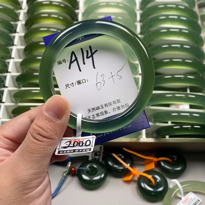 谷***雨蛇纹石玉未镶嵌手镯