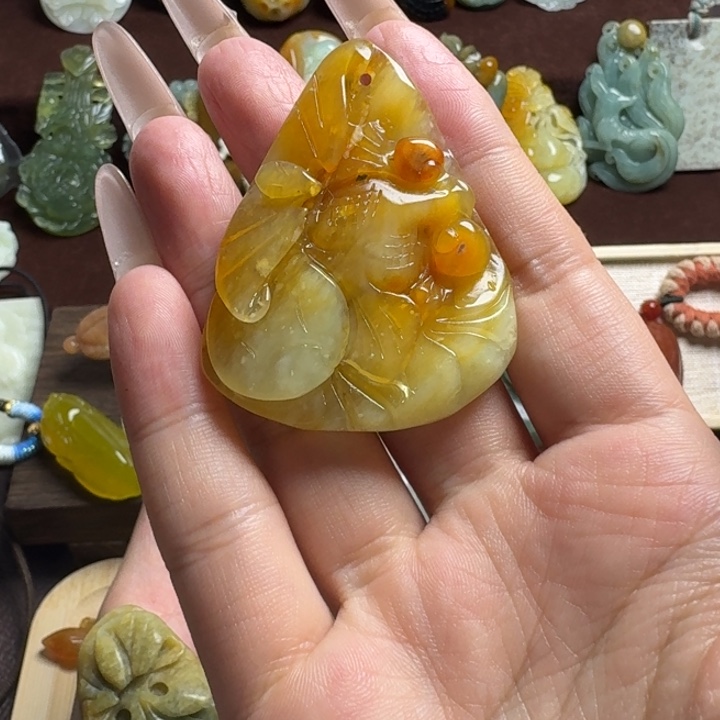峰***洪蛇纹石玉未镶嵌吊坠