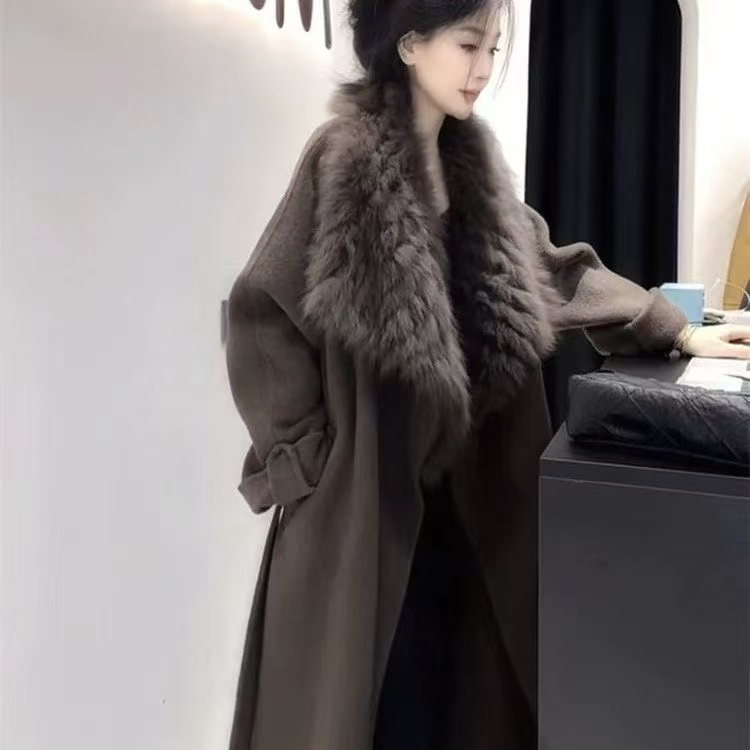 2025秋冬网红新款长款双面毛呢大衣女轻奢风高级感大毛领翻领外套