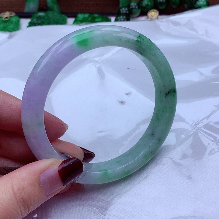 翡翠手镯未镶嵌翡翠