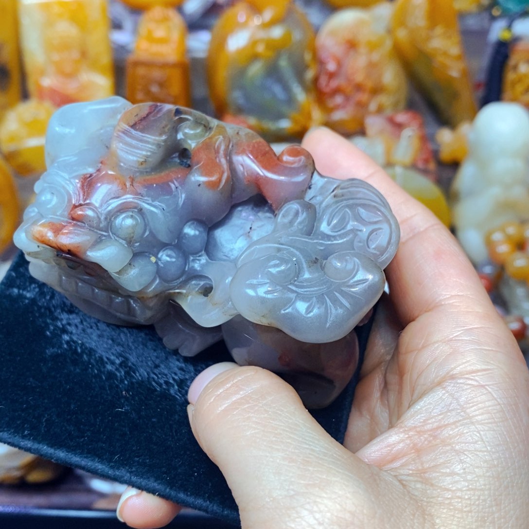 未镶嵌石英质玉（黄龙玉）颈饰