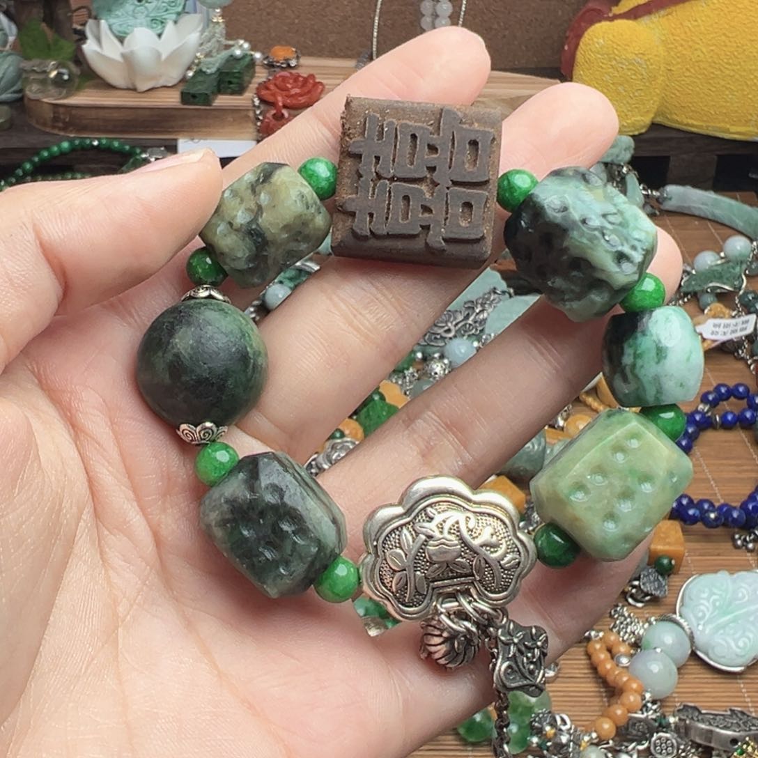 用***7翡翠未镶嵌颈饰吊坠