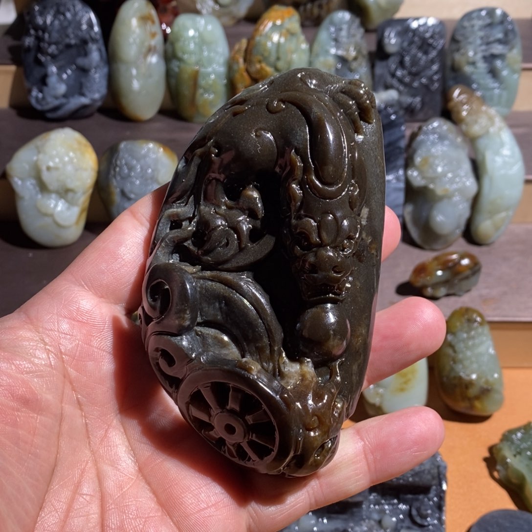 和田玉未镶嵌把件