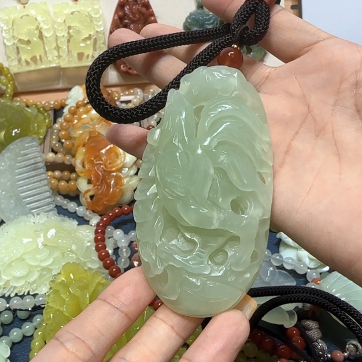 合金蛇纹石玉吊坠