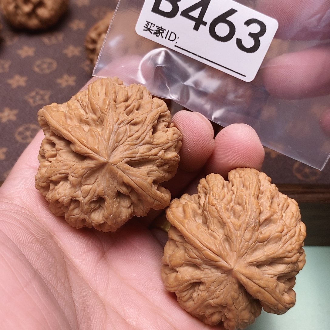 文玩核桃把件粗筋46。 