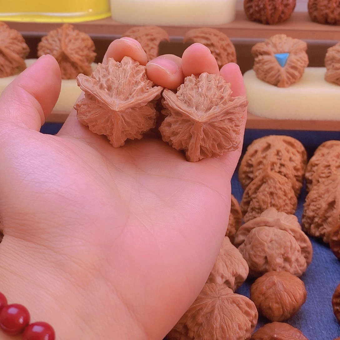 37盘山正奔三棱文玩核桃