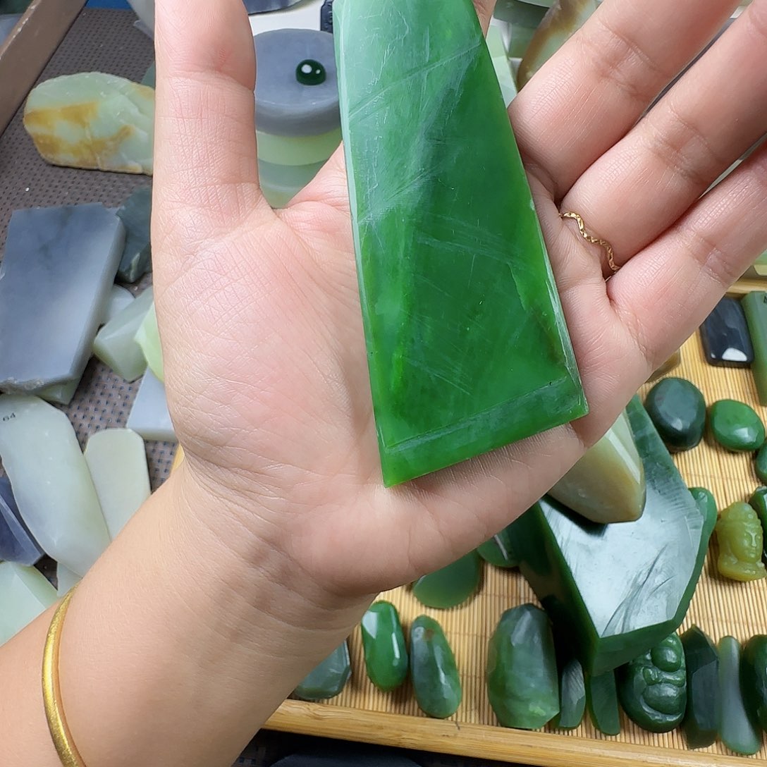 正***光颈饰未镶嵌和田玉