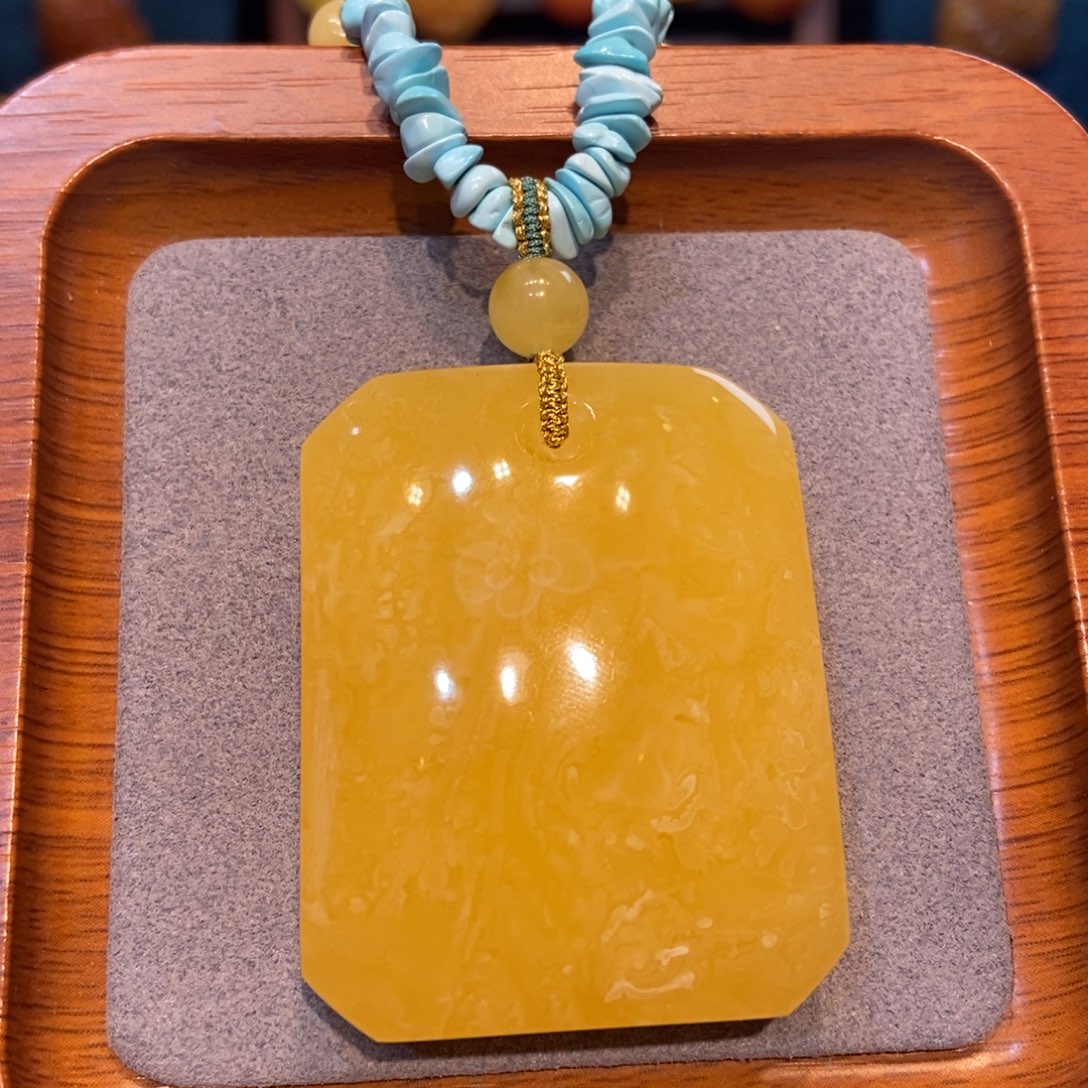 琥珀未镶嵌颈饰蜜蜡