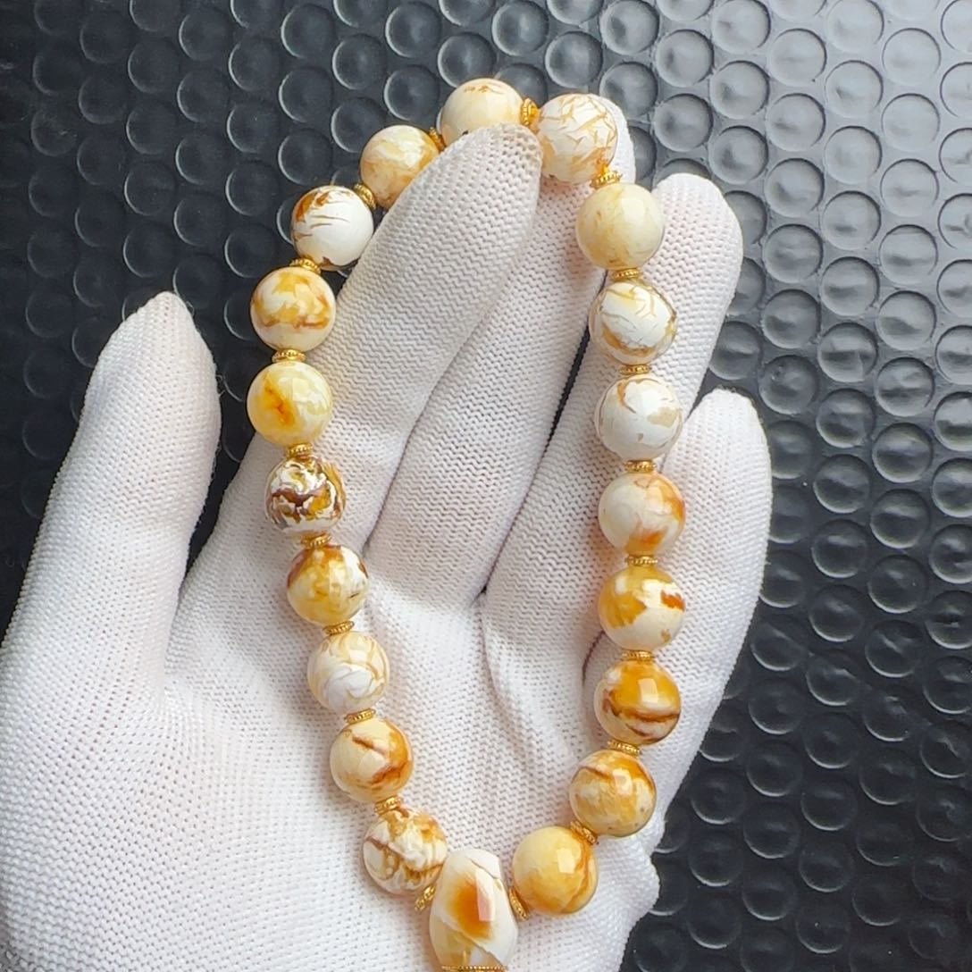 未镶嵌琥珀裸石手持